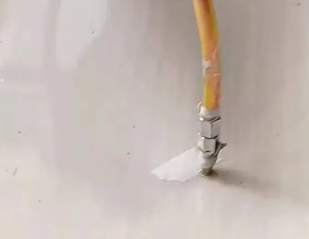 扶风瓷砖空鼓维修公司专业解答在瓷砖铺贴过程中，如果使用的砂料过粗（如全部使用了粗砂），可能会导致以下问题