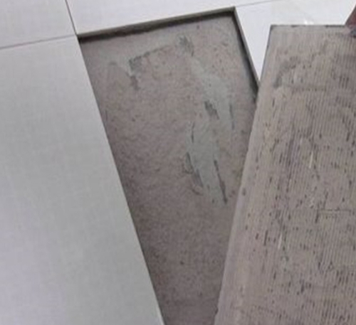 扶风瓷砖空鼓维修公司分享瓷砖铺贴时如果打浆（即涂抹在瓷砖背面和基层上的砂浆或瓷砖胶）过少，会带来以下问题